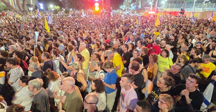 গাজা যুদ্ধ বন্ধ ও জিম্মিদের মুক্তির দাবিতে উত্তাল ইসরায়েল